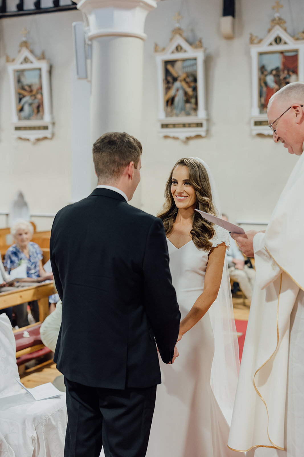 couple-saying-vows-at-ceremony-k-club