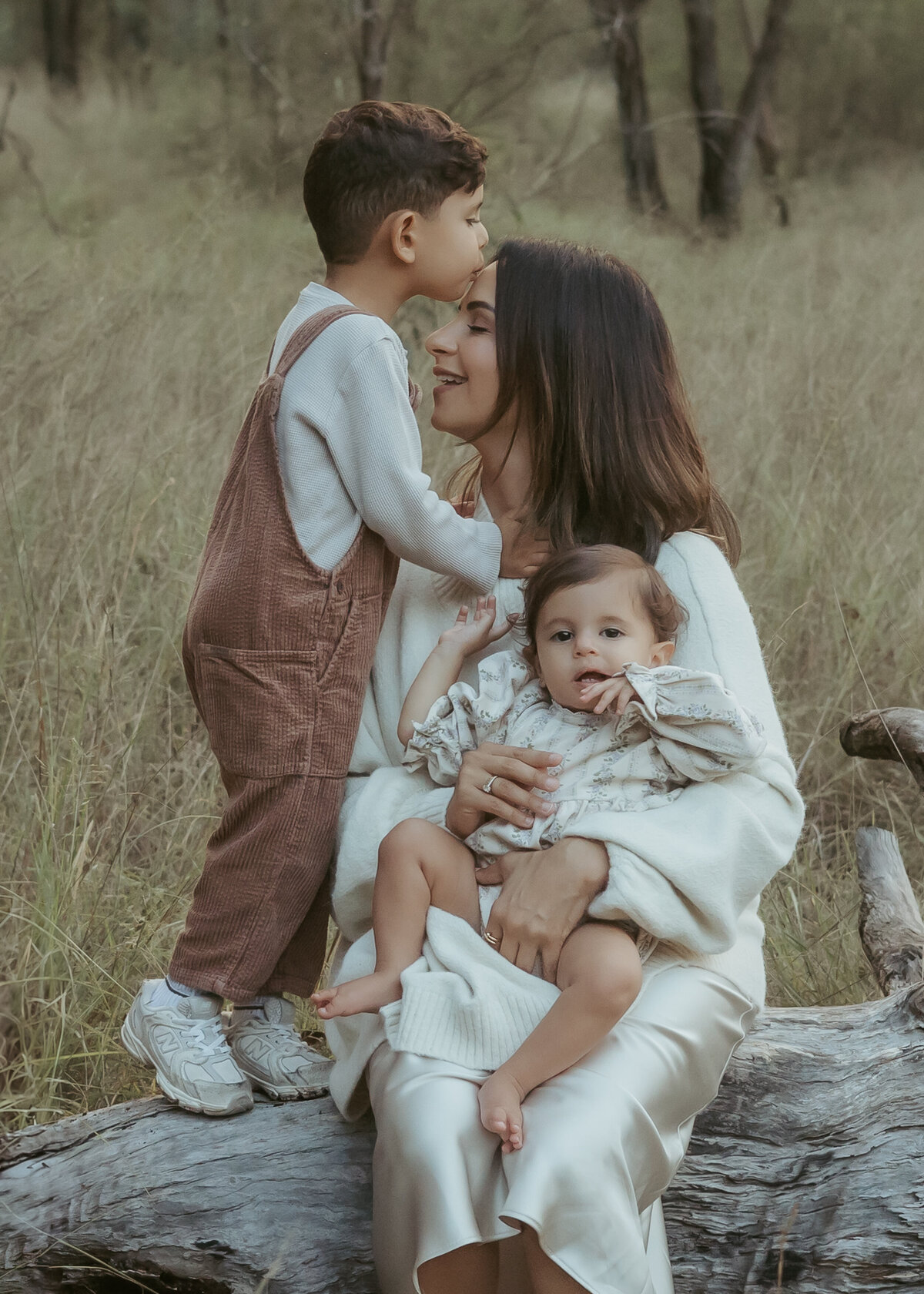 Sydney-Family-photography-Grassy-field-candid-01