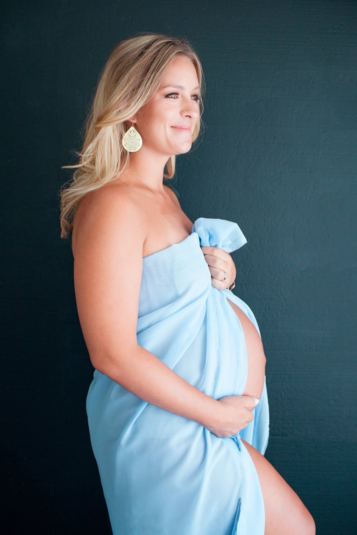 maternity session in blue wilmington, nc