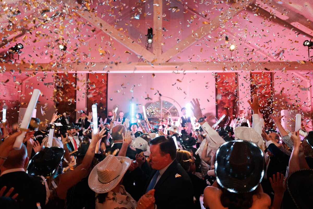 07-09-2022 Matthew and Lauren Wedding at Southern Hills Country Club Tulsa Wedding Photographer Laura Eddy Photography-932_web