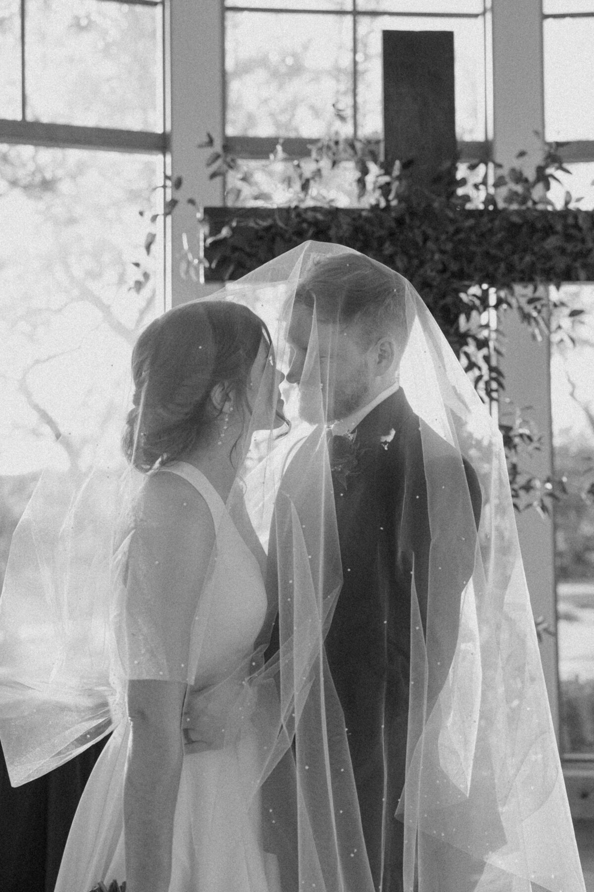 austin-wedding-photographer-angelina-loreta-photography-elegant-bride-groom-28