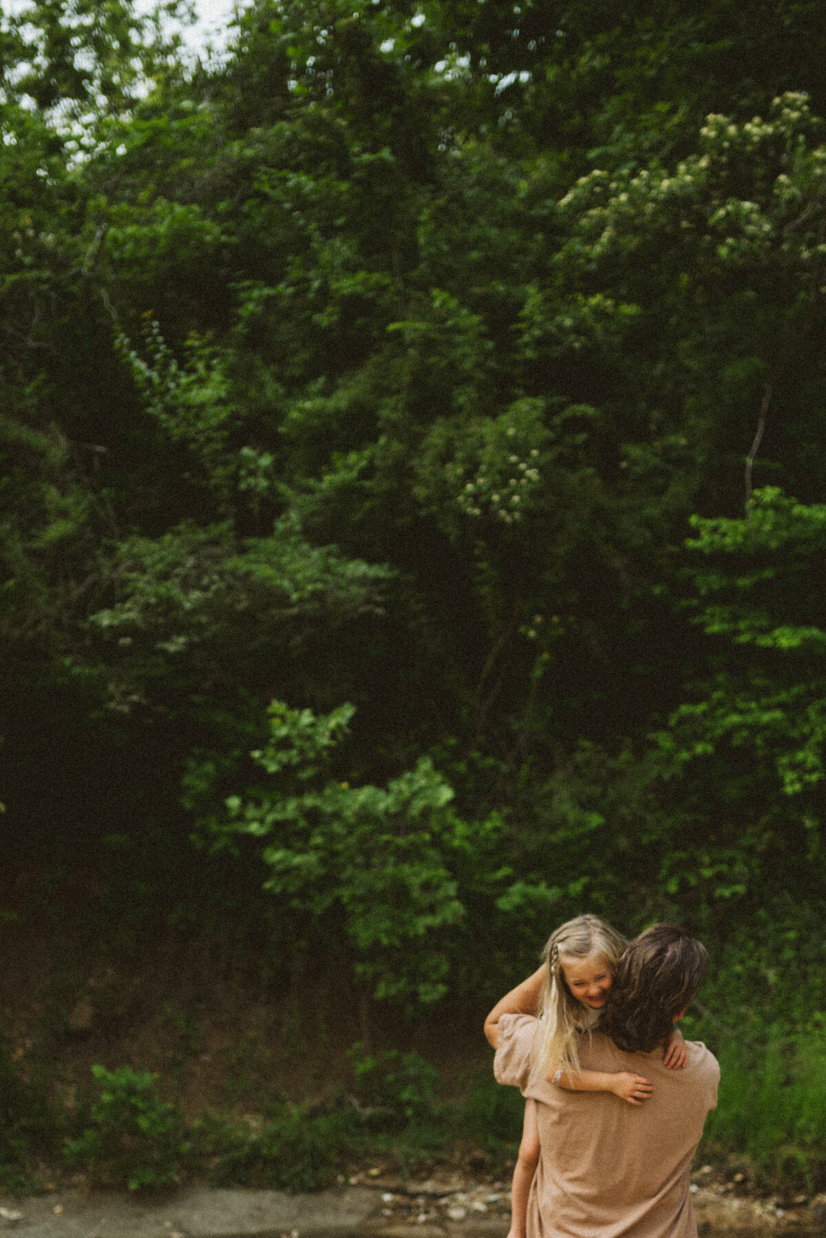 Adventure Family Photos in Castlewood State Park | Isa Photo+Film90