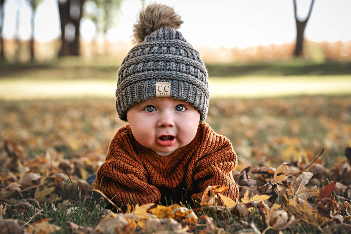 baby-fall-mini-session-with-beanie