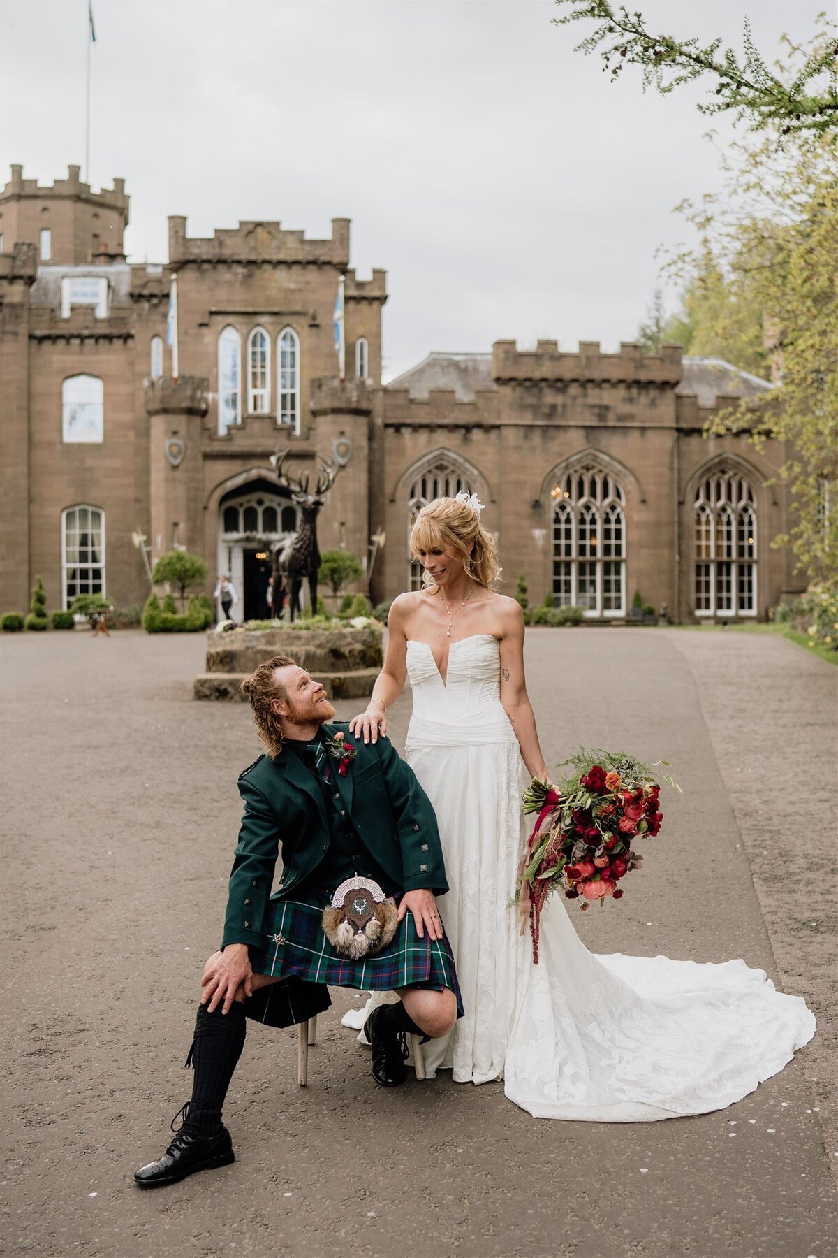 Drumtochty Castle wedding photos by Aberdeen Wedding Photographer Scott Arlow 15