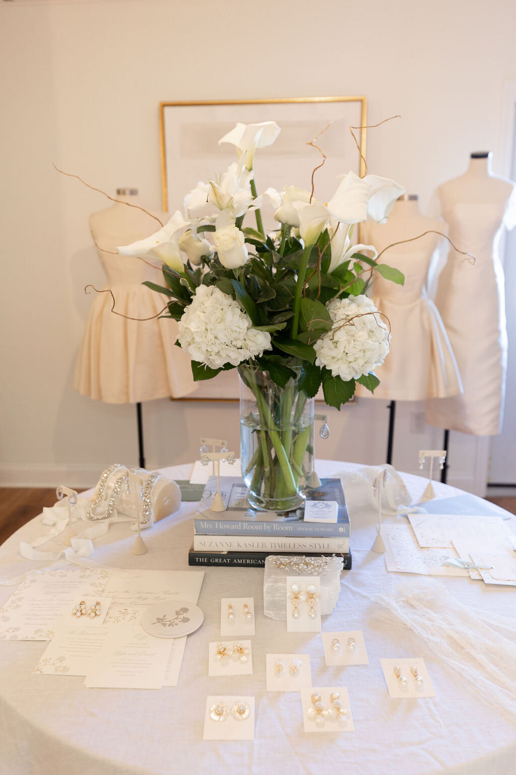 Simply-white-Bridal-suite