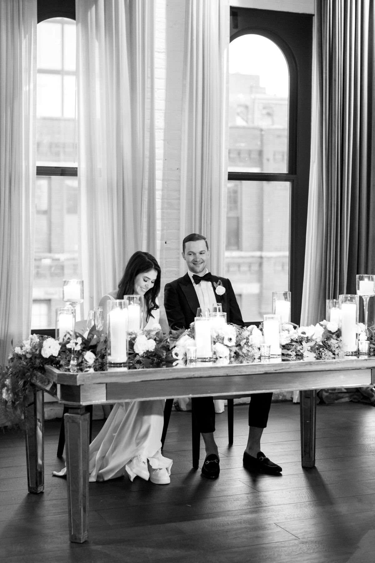 Bride and Groom at sweetheart table