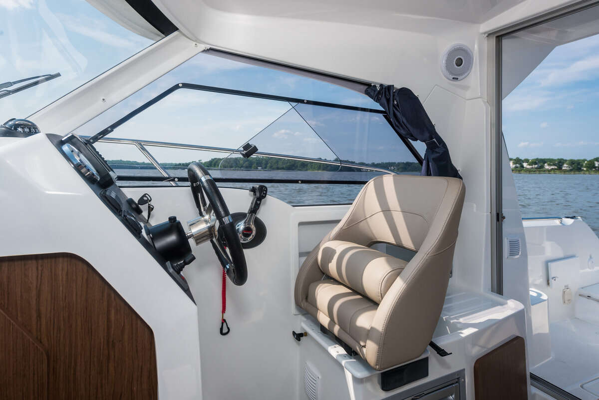beneteau-antares-7-interior-2
