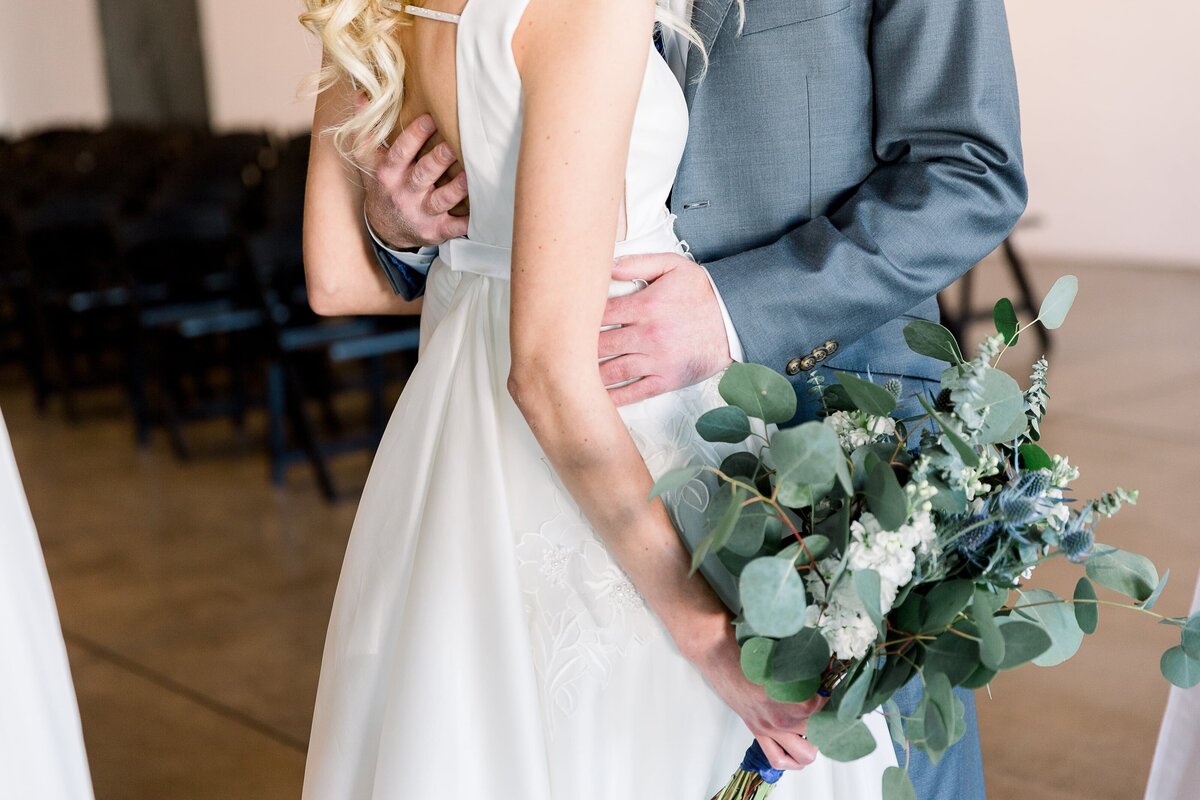 Warehouse-215-wedding-by-Leslie-Ann-Photography-00044