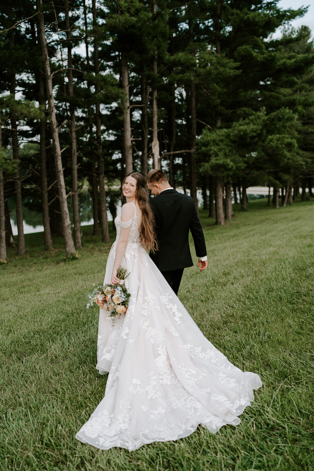 kraber-the-gathering-grounds-iowa-wedding-48
