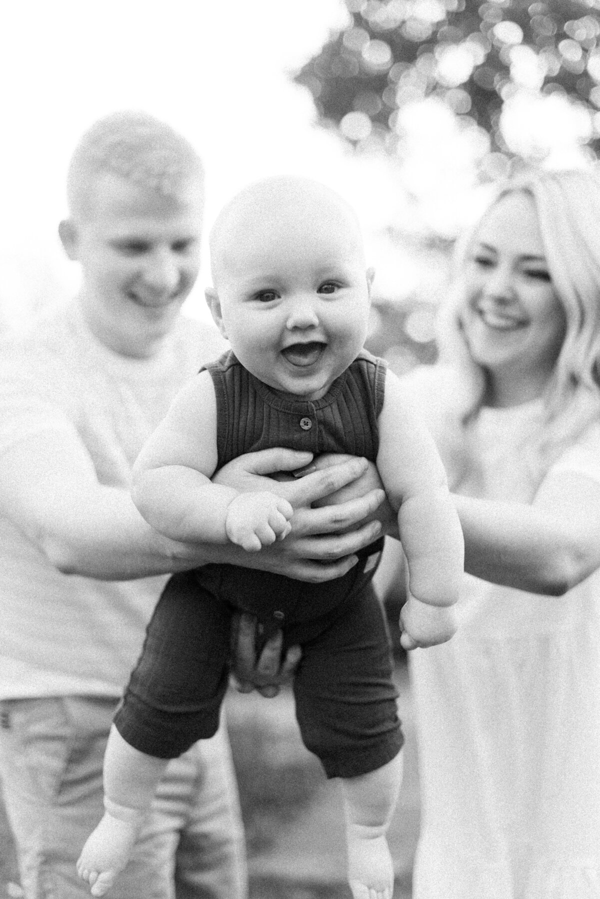 cassie-nichole-ohio-family-photographer-family-session-six-month-milestone-8