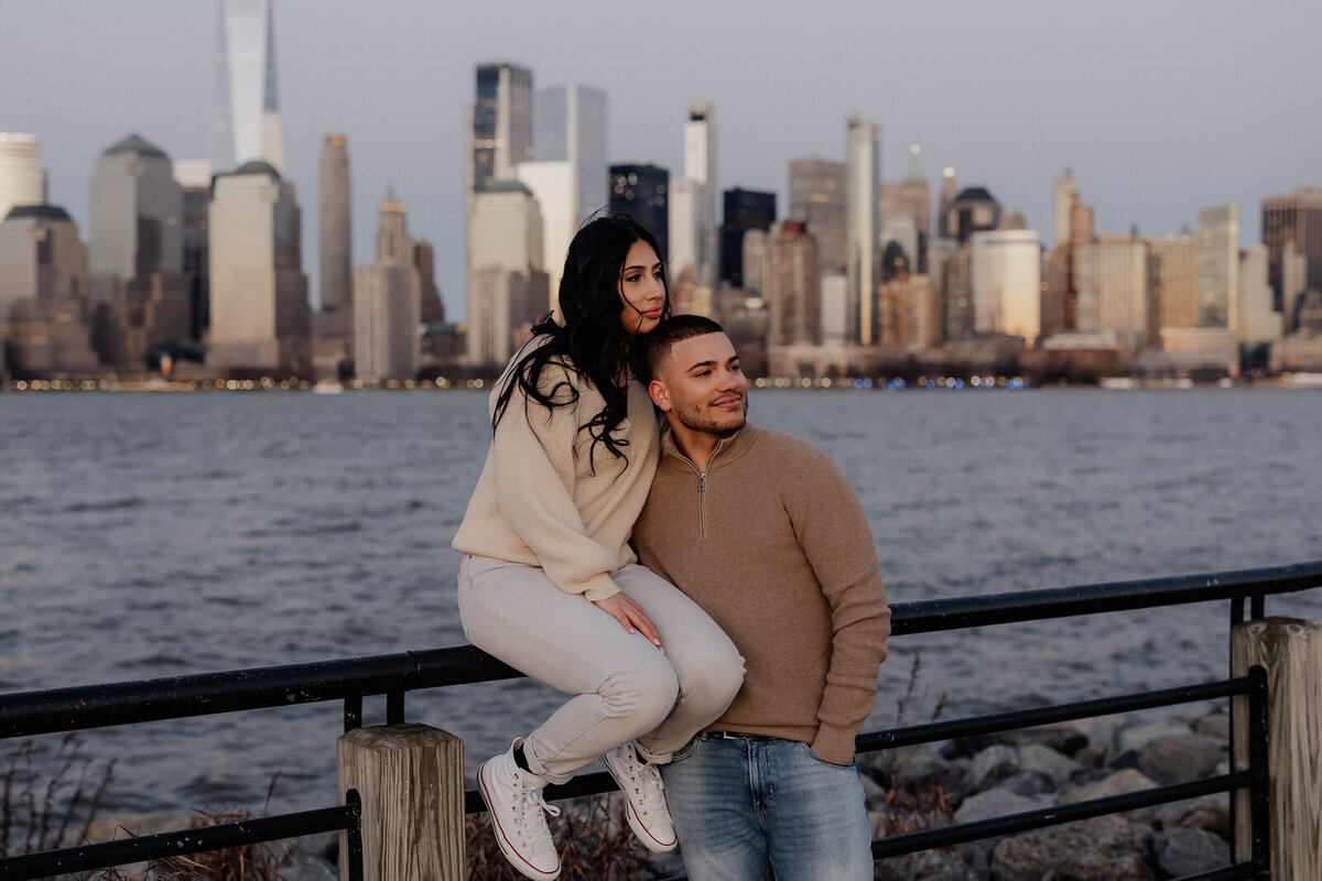 engagement-session-jersey-city-liberty-state-park