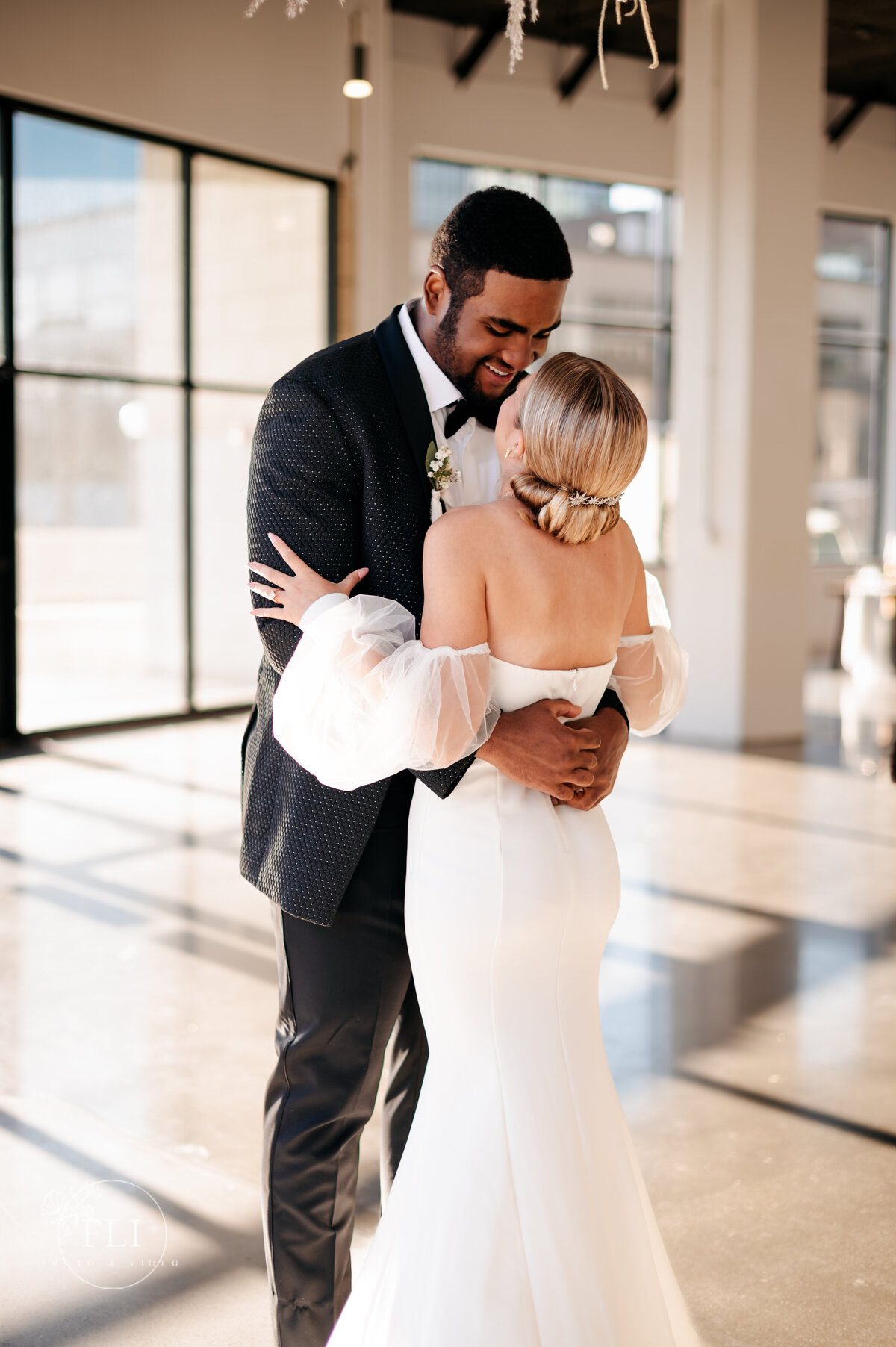 sample space wedding venue cincinnati photographer and videographer 202