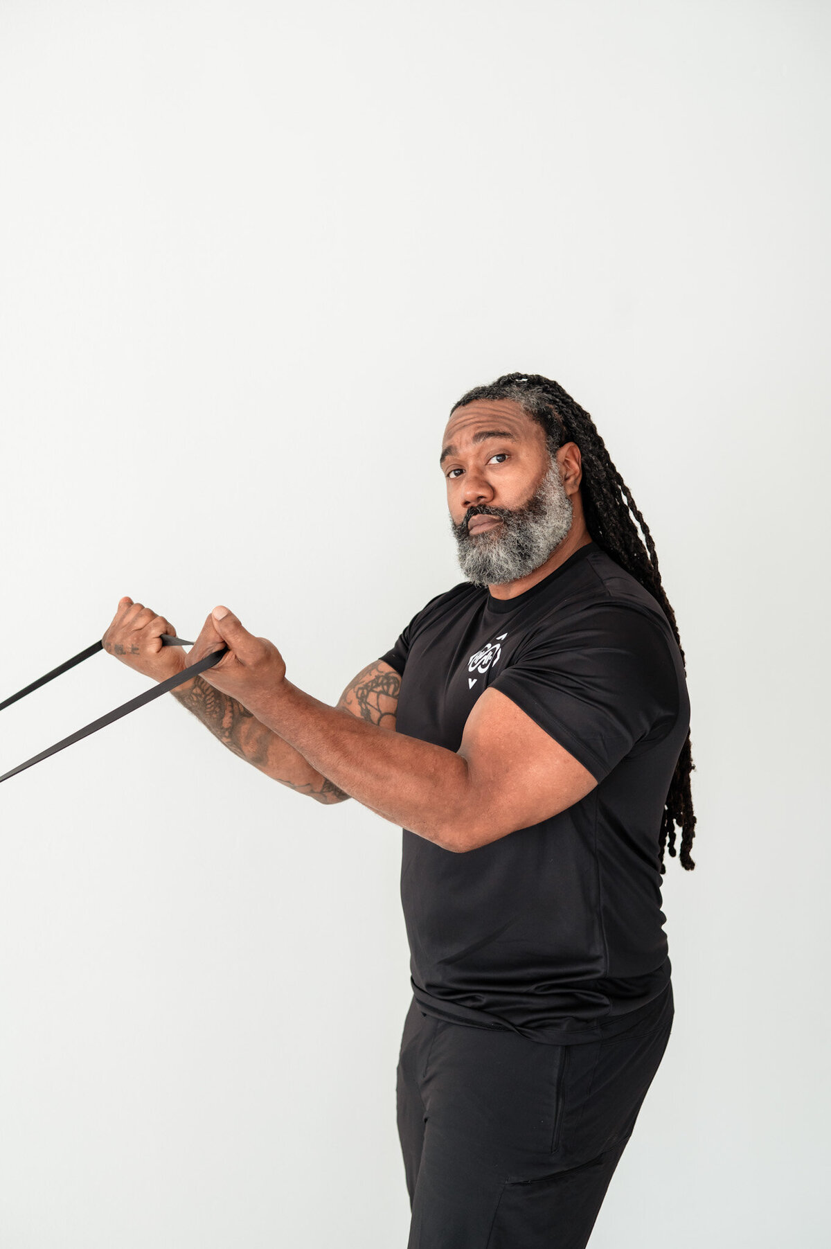 jeffs-gym-staff-smiling-group-workout-branding