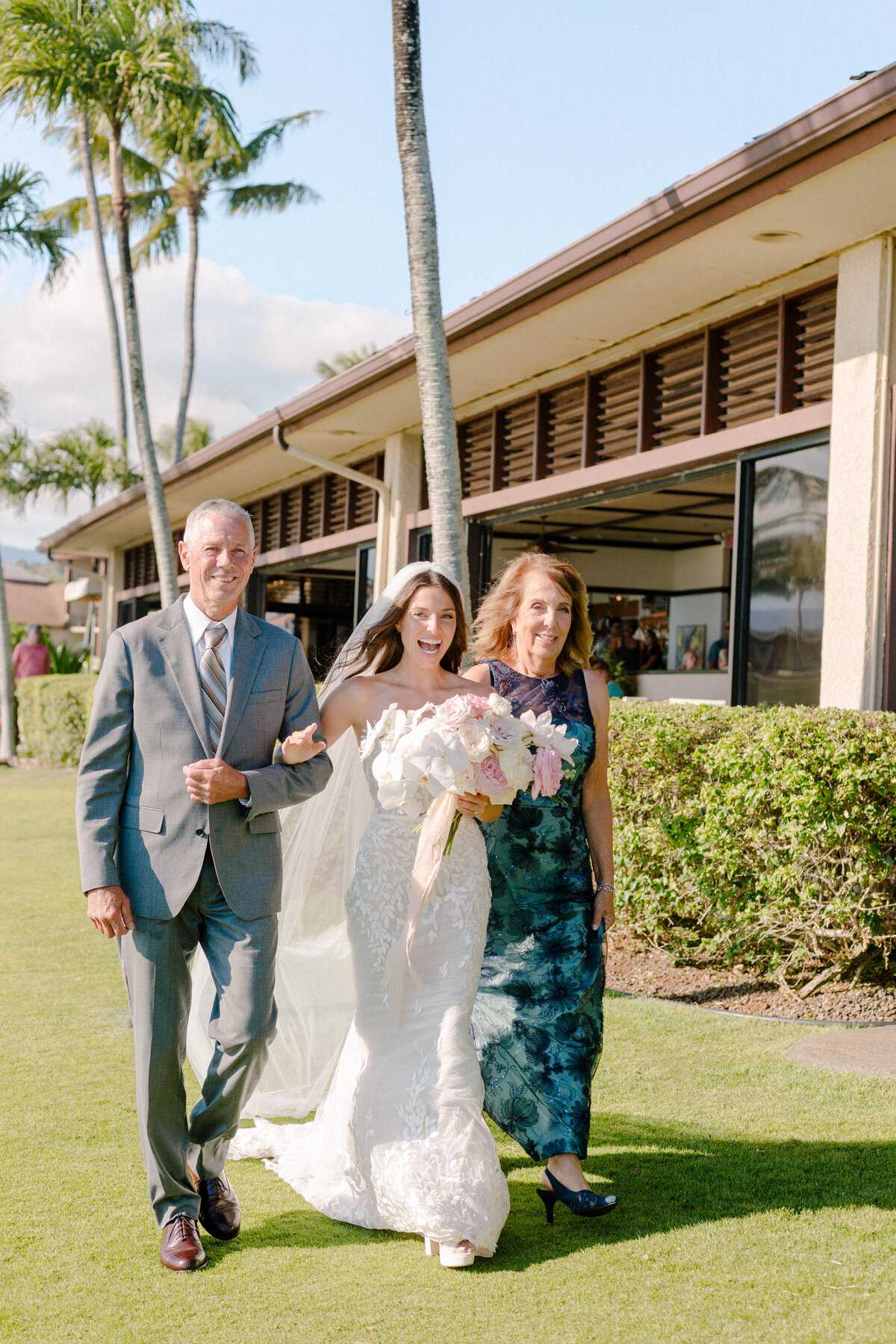 4 - Corinne & Nathan - Beach House Kauai - Kerry Jeanne Photography (58)