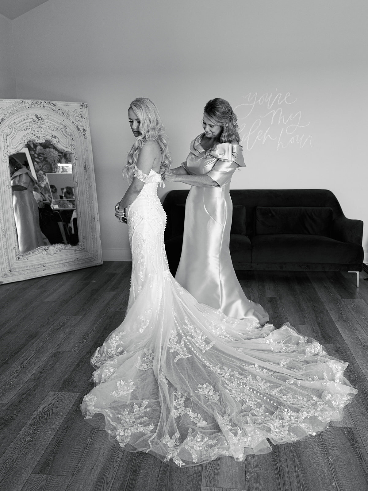 2025-10-11_DykesWeddingPreviews_MollyMurphyPhotography-17