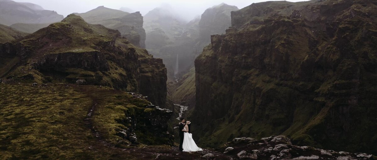 South-Iceland-Amazing-Waterfall-Elopement-007
