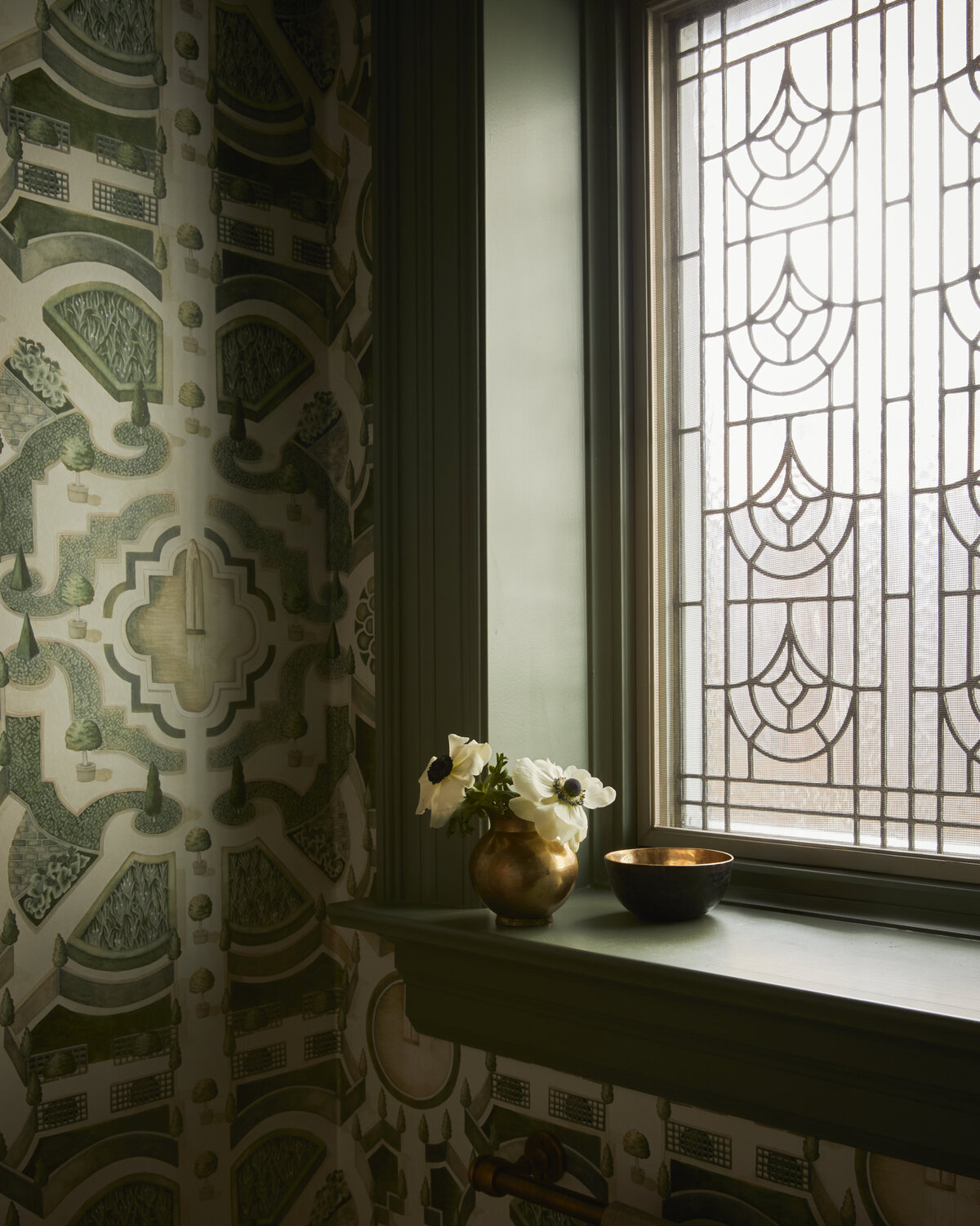 cole-and-son-wallpaper-interior-designer-powder-room-staci-edwards