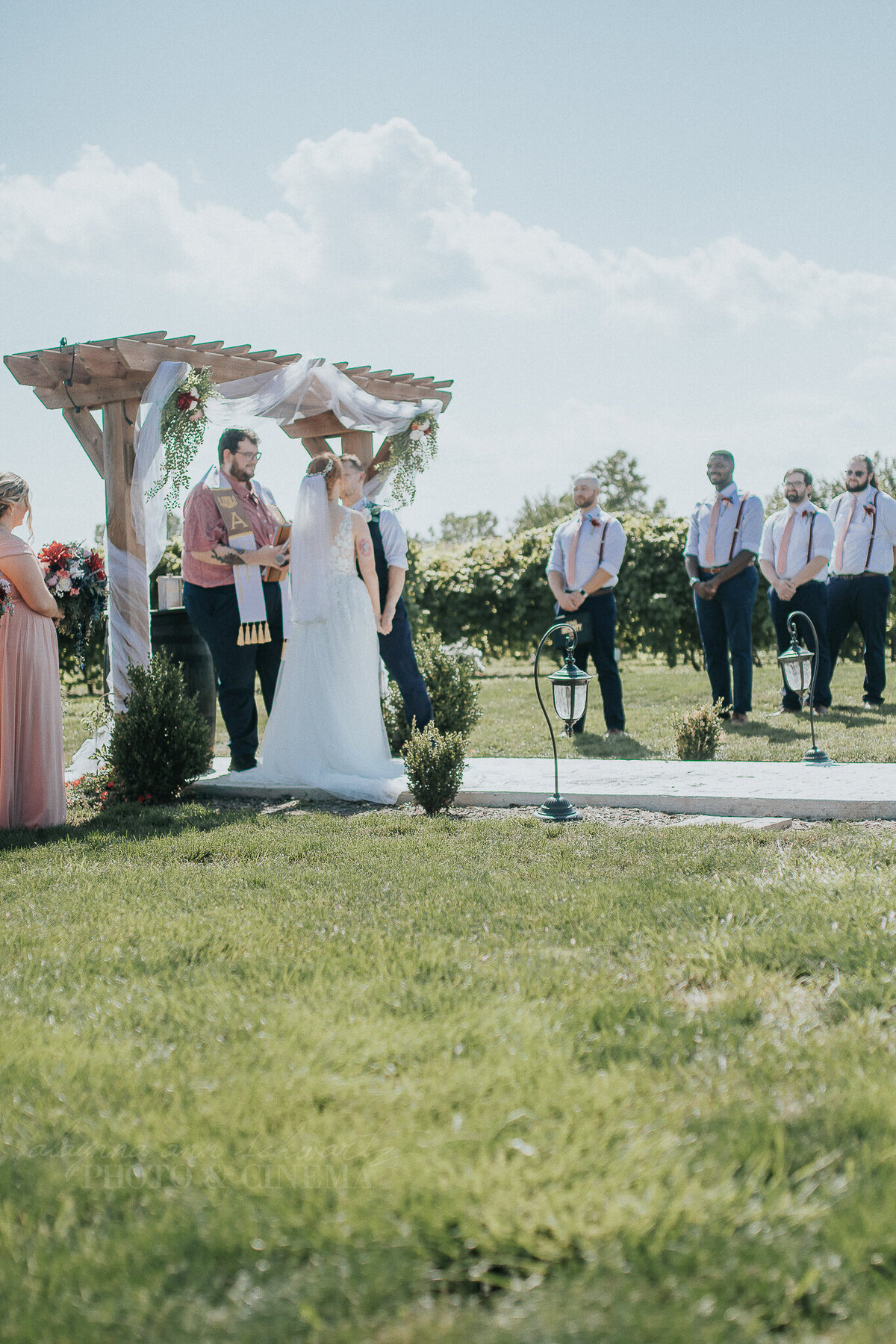 ceremony _ alaynna ann schwartz _ harpors vinyard _ iowa photographer _ playlife photography_0160
