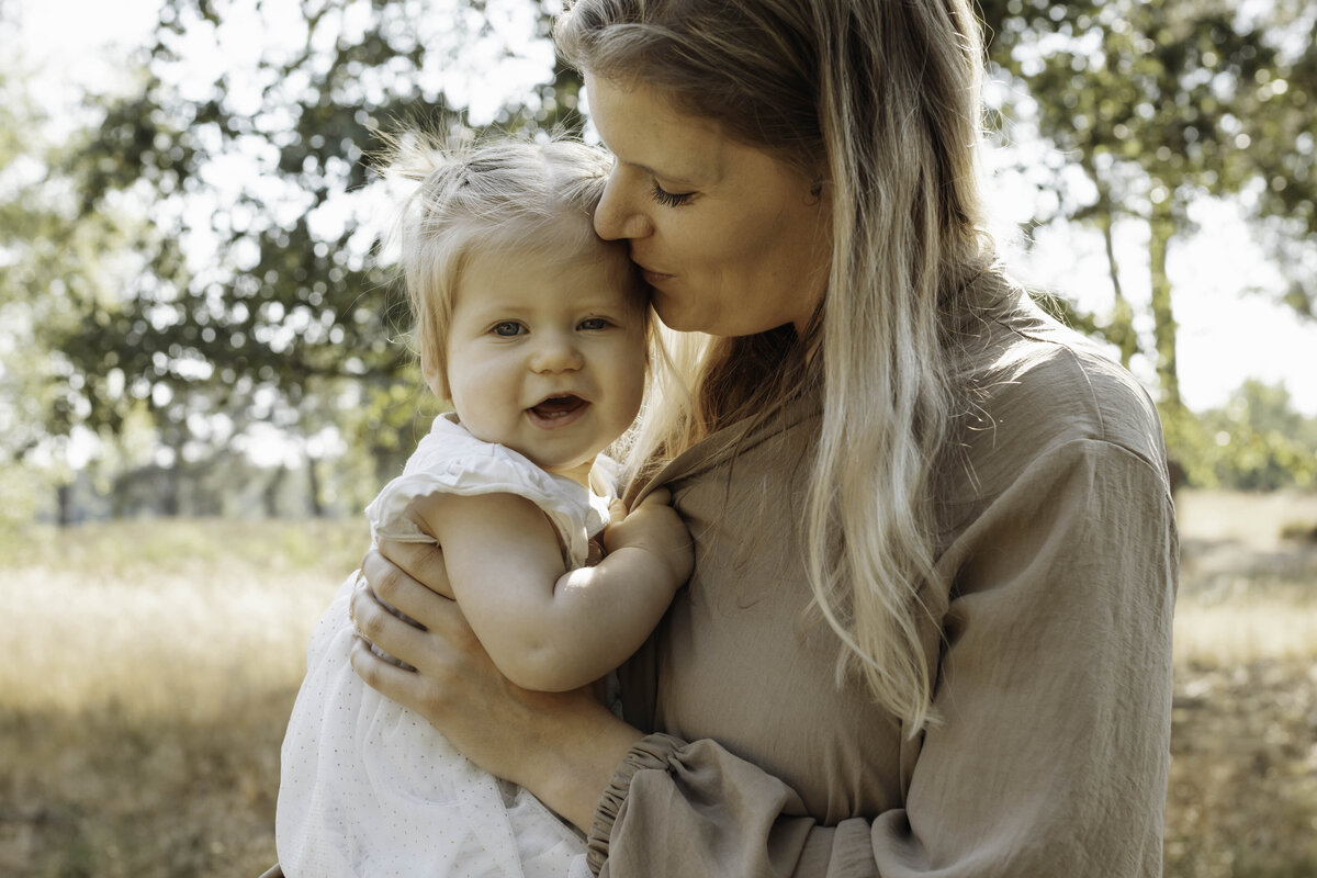 motherhood fotografie limburg, motherhood shoot limburg, motherhood shoot haelen, motherhood shoot roermond, motherhood shoot leudal, motherhood fotografie, motherhood shoot limburg, motherhood shoot brabant, moeder en kind fotografie limburg, moeder en kind fotografie, 