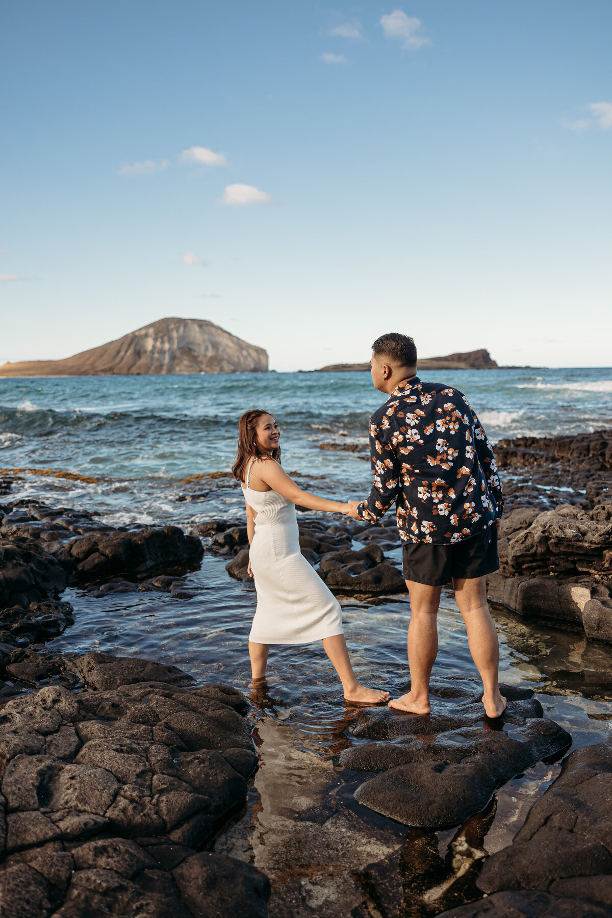 makapuu-beach-couple-portraits-67