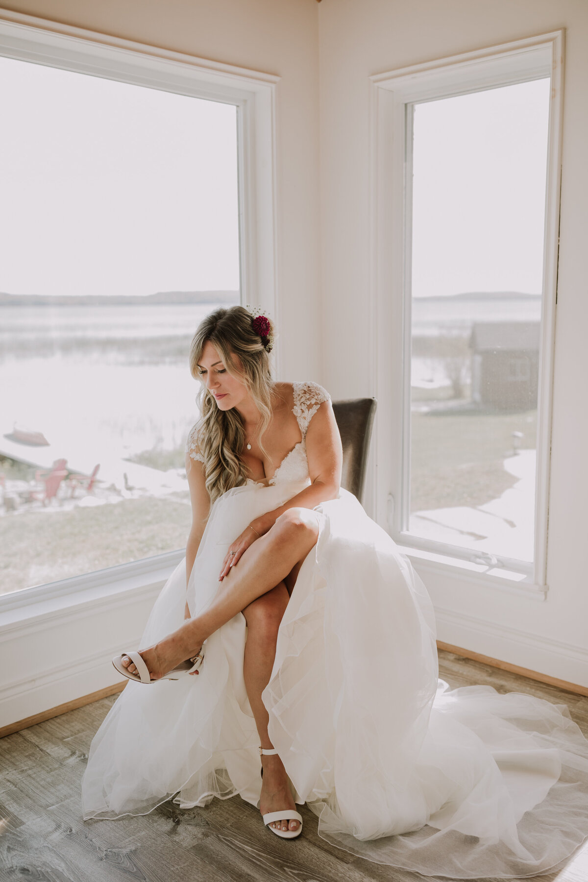 alana-andrew-wedding-cottage-fall-autumn-algonquin-sundridge-11
