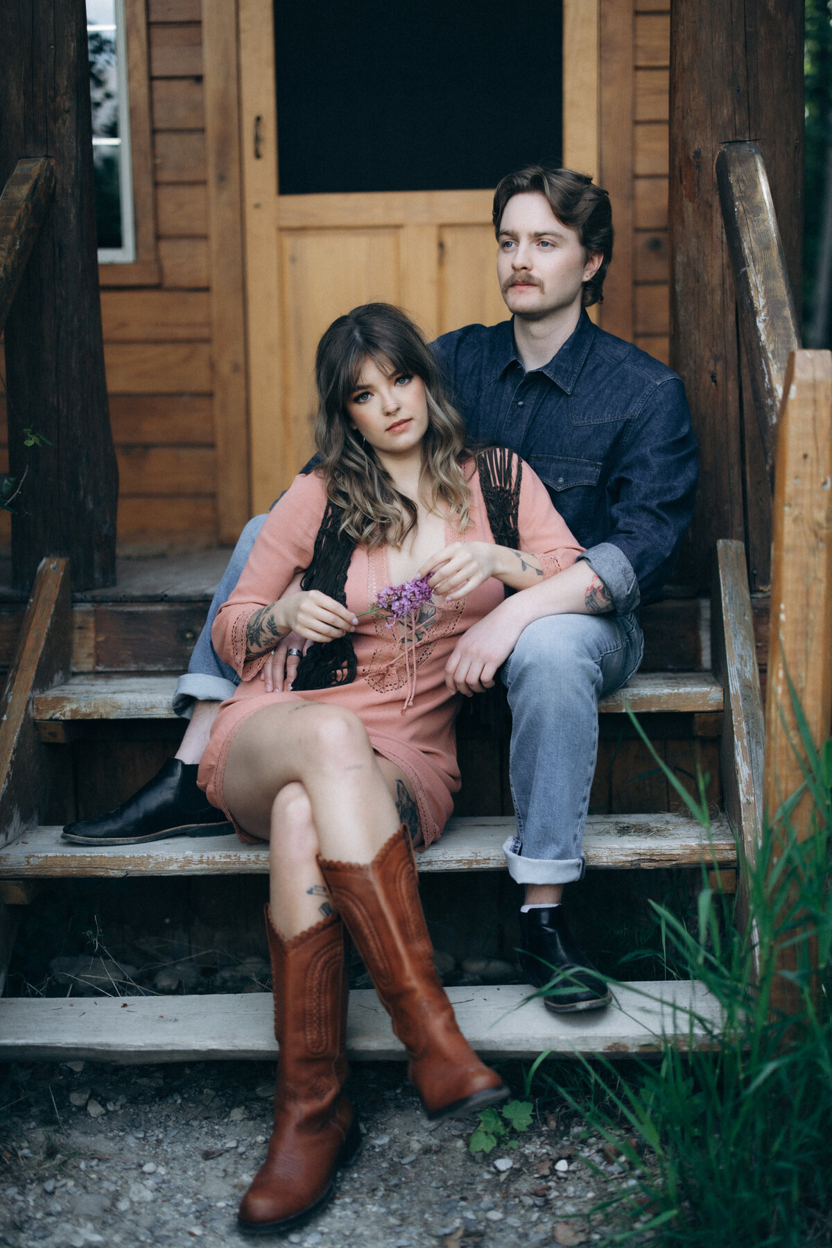 vpc-couples-vintage-cabin-shoot-32