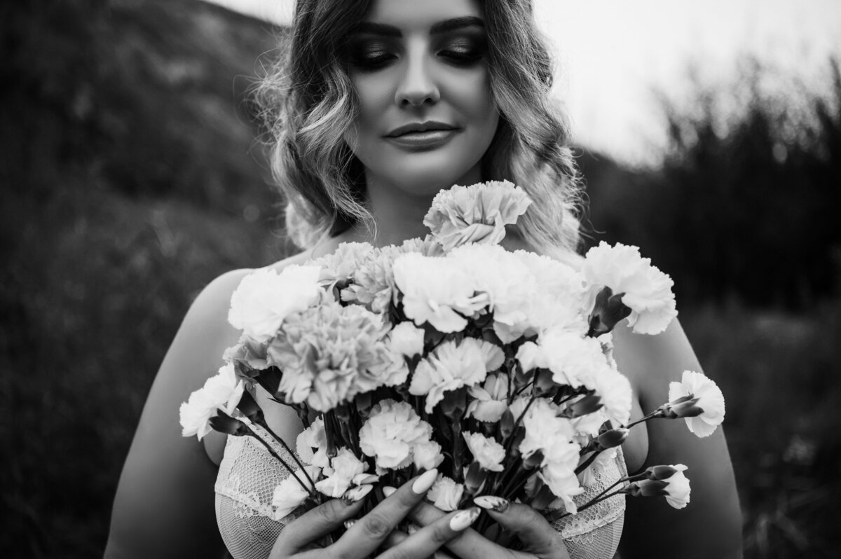 portrait-boudoir-flowers-alberta-KMP_9813-2