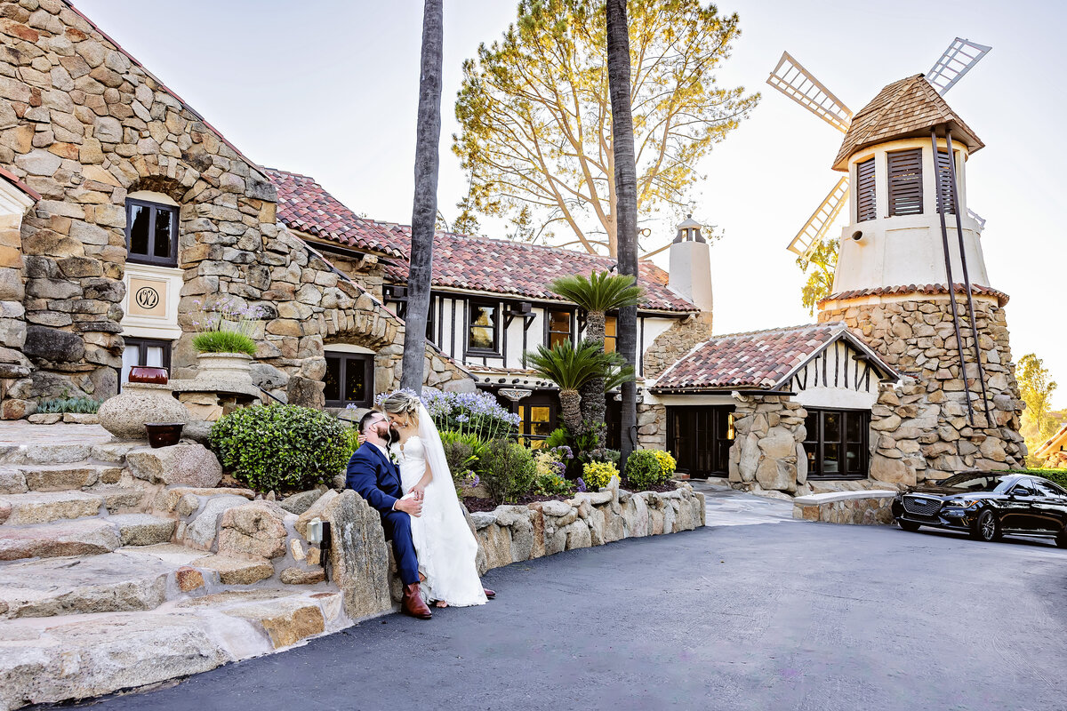 carmel-valley-winery-bride-and-groom-kiss