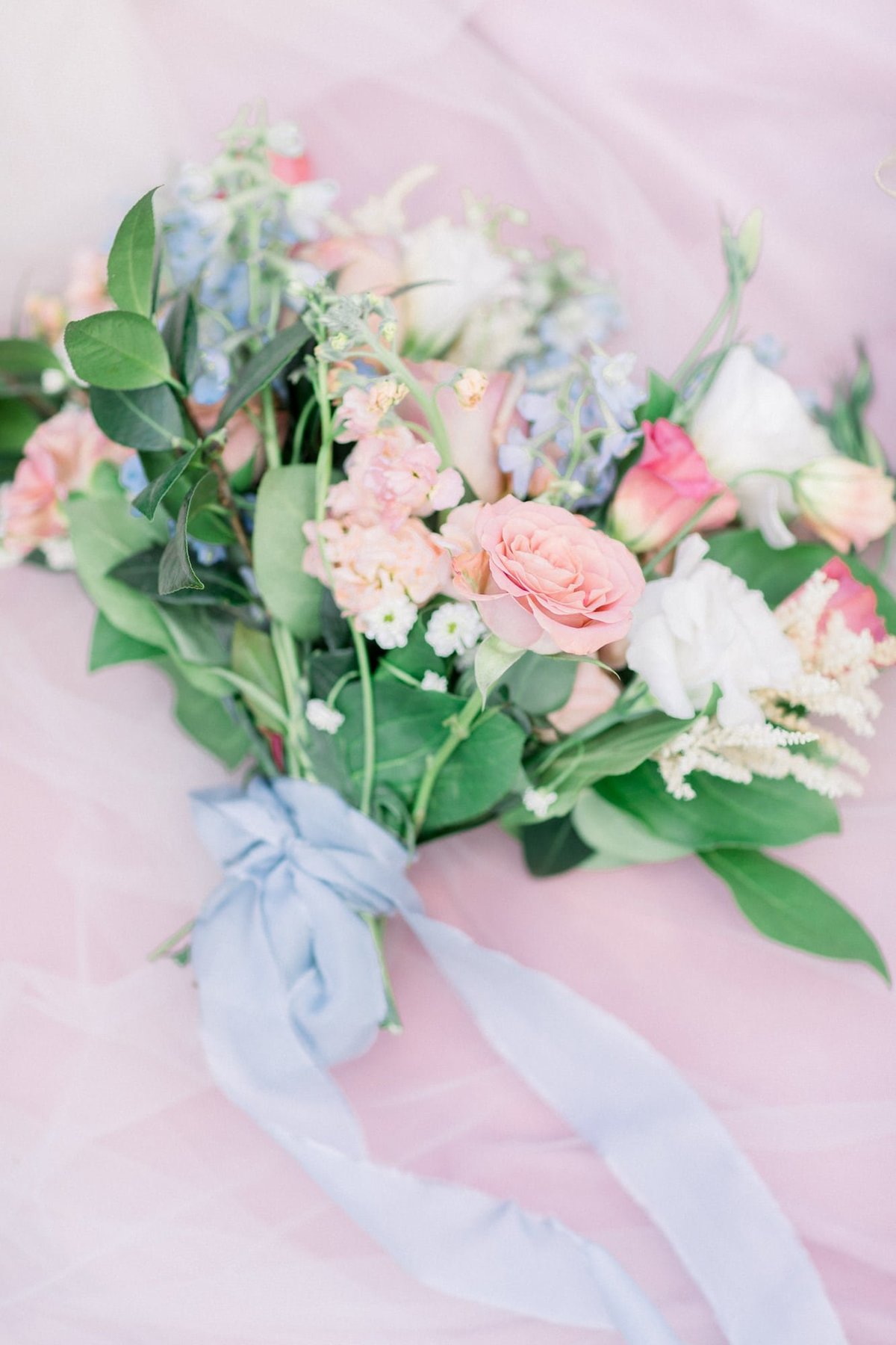Bride's beautiful bouquet of flowers