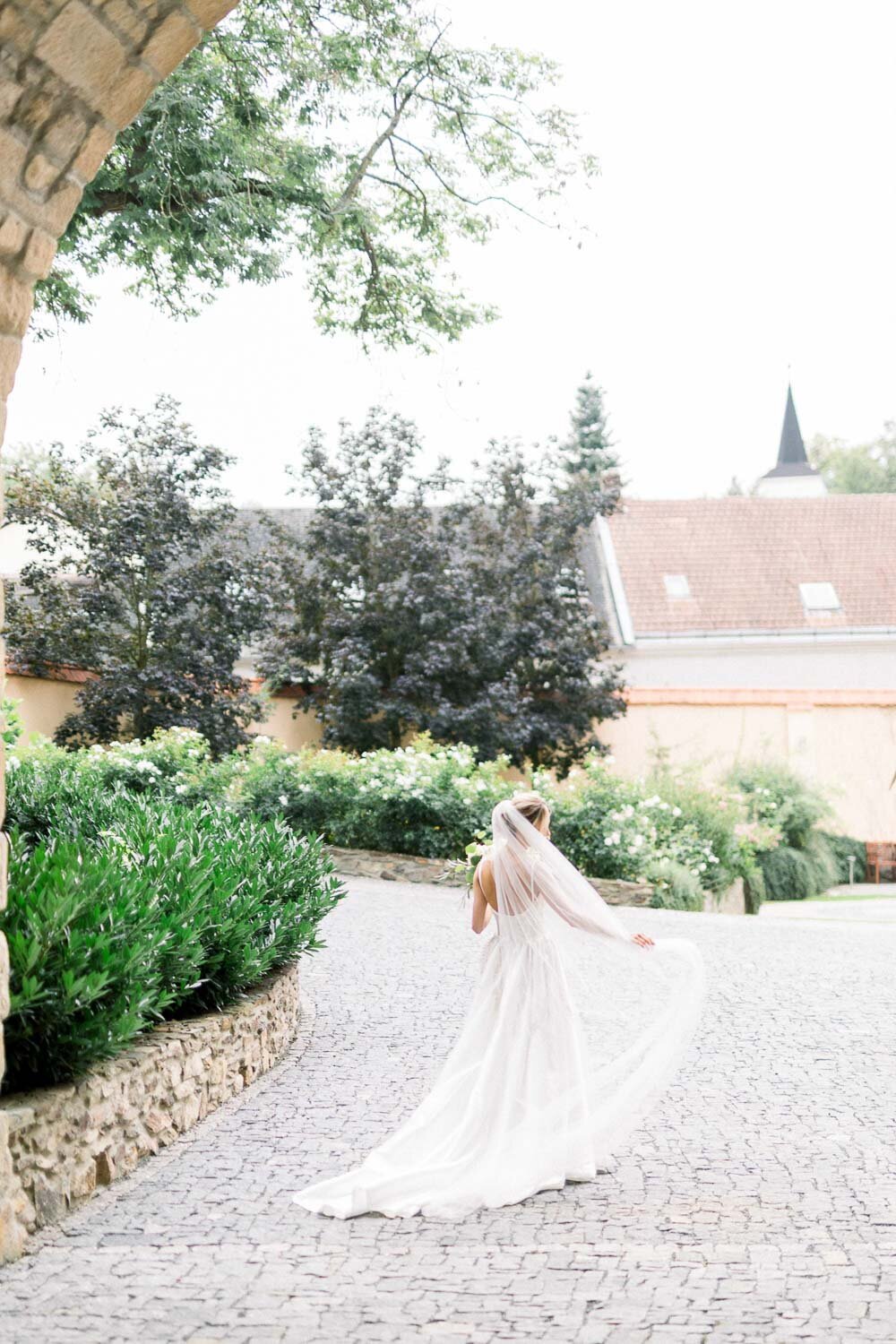 dancing bride during tuscany wedding