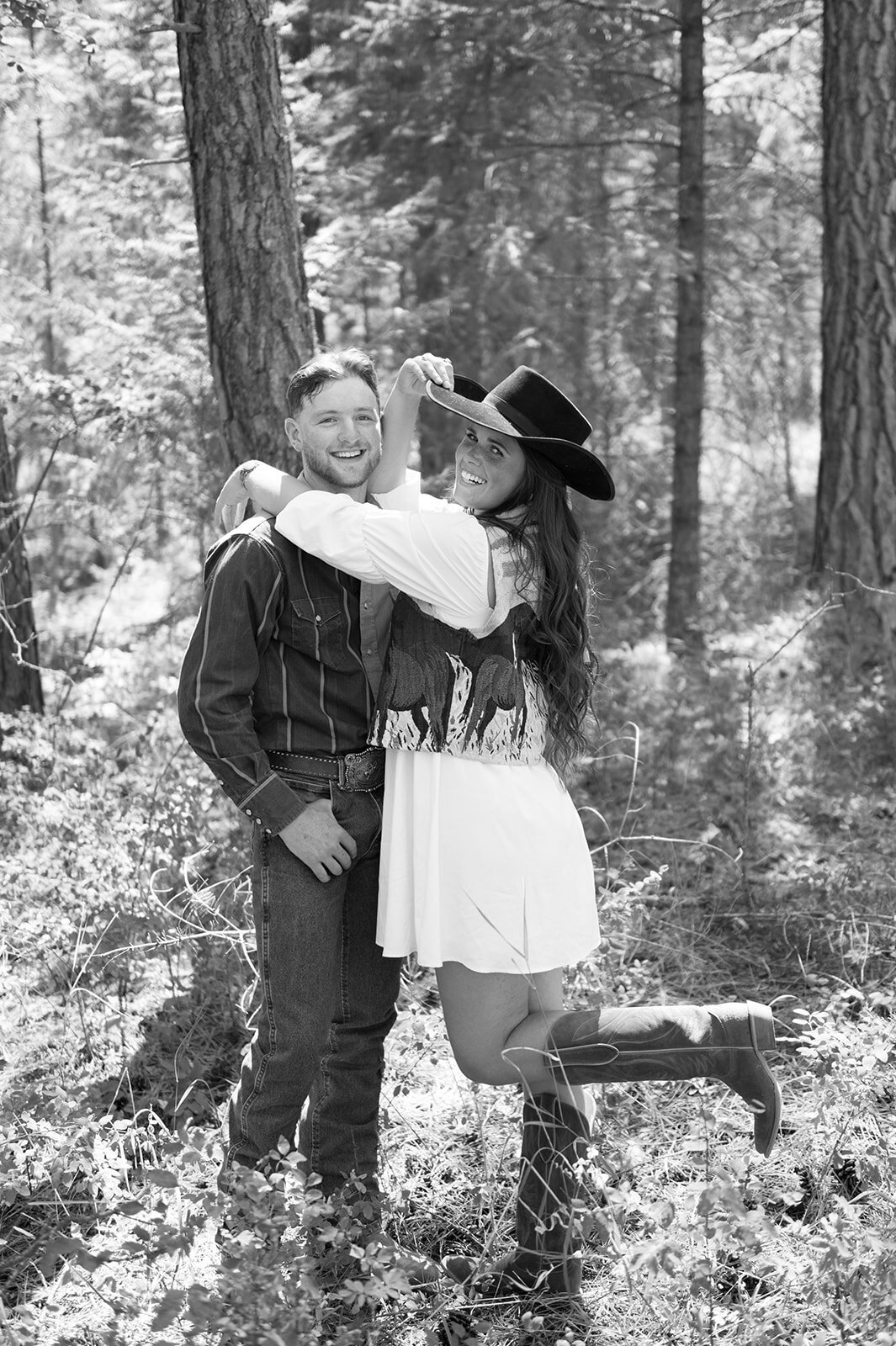presley-gray-photo-haybale-forest-montana-elopement-8093-2