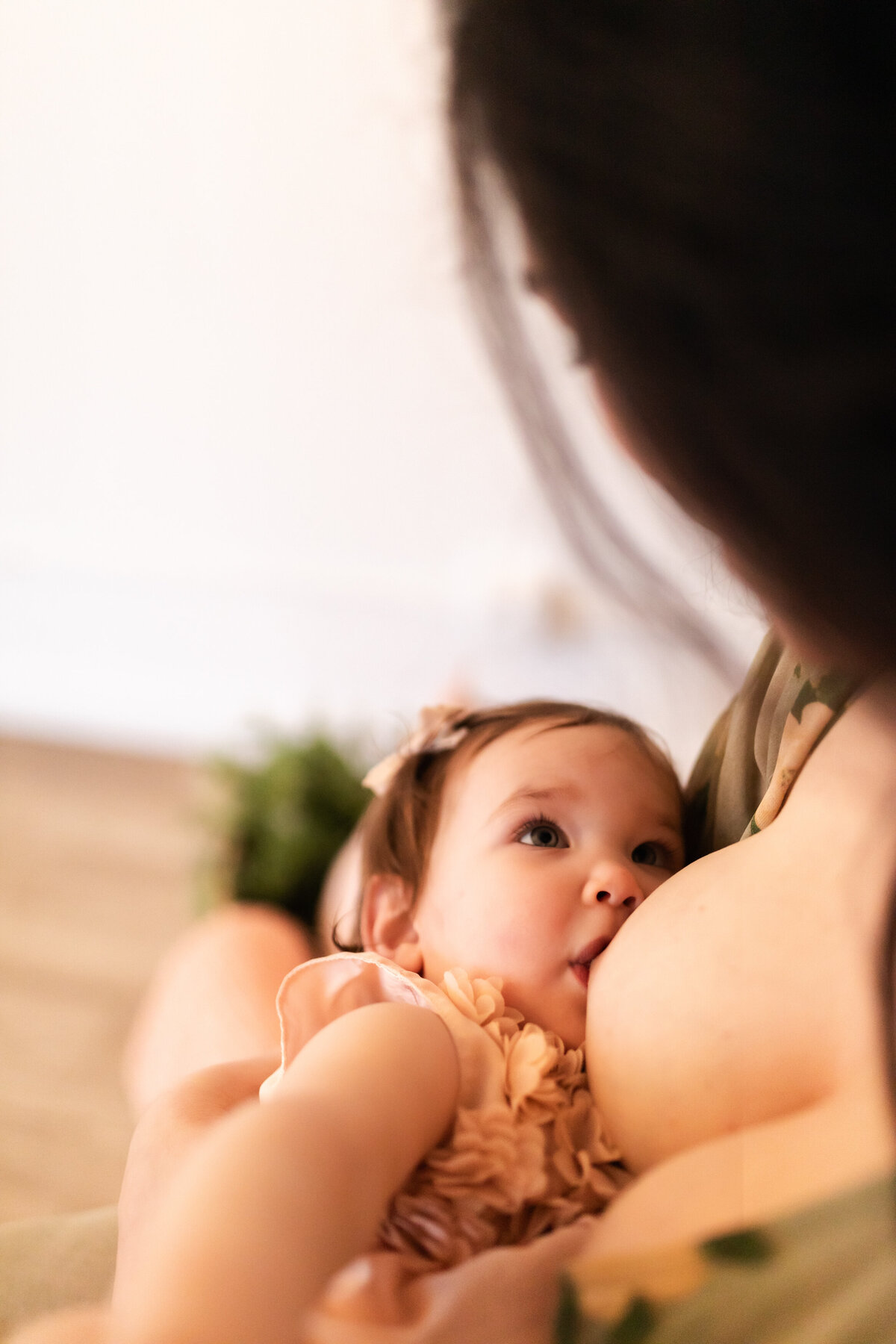 mother-daughter-nursing-studio