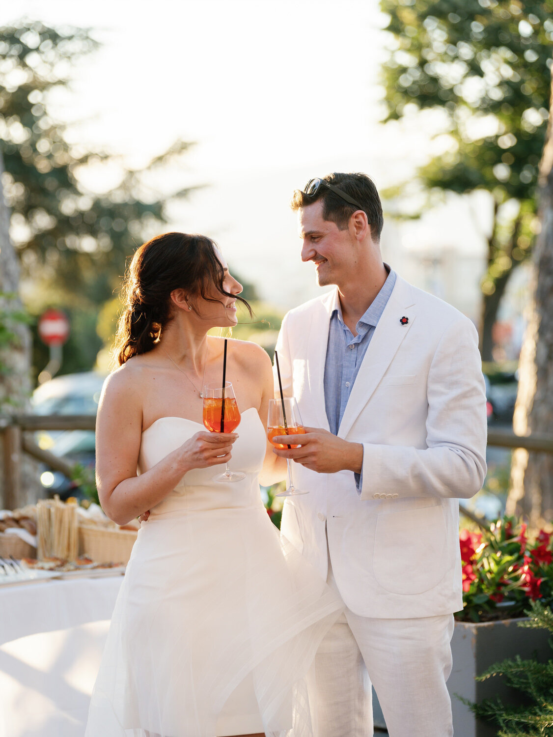 43-Couple-Laughing-Pre-Wedding-Dinner-Italy