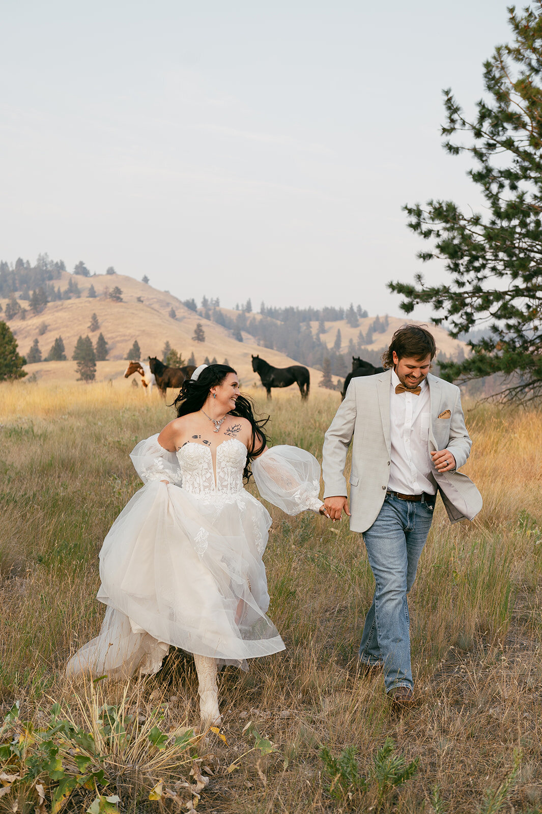 presley-gray-photo-wild-horse-montana-elopement-0209