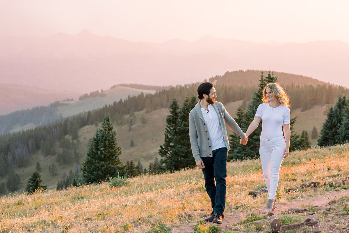 Engagement session at sunset in the mountains