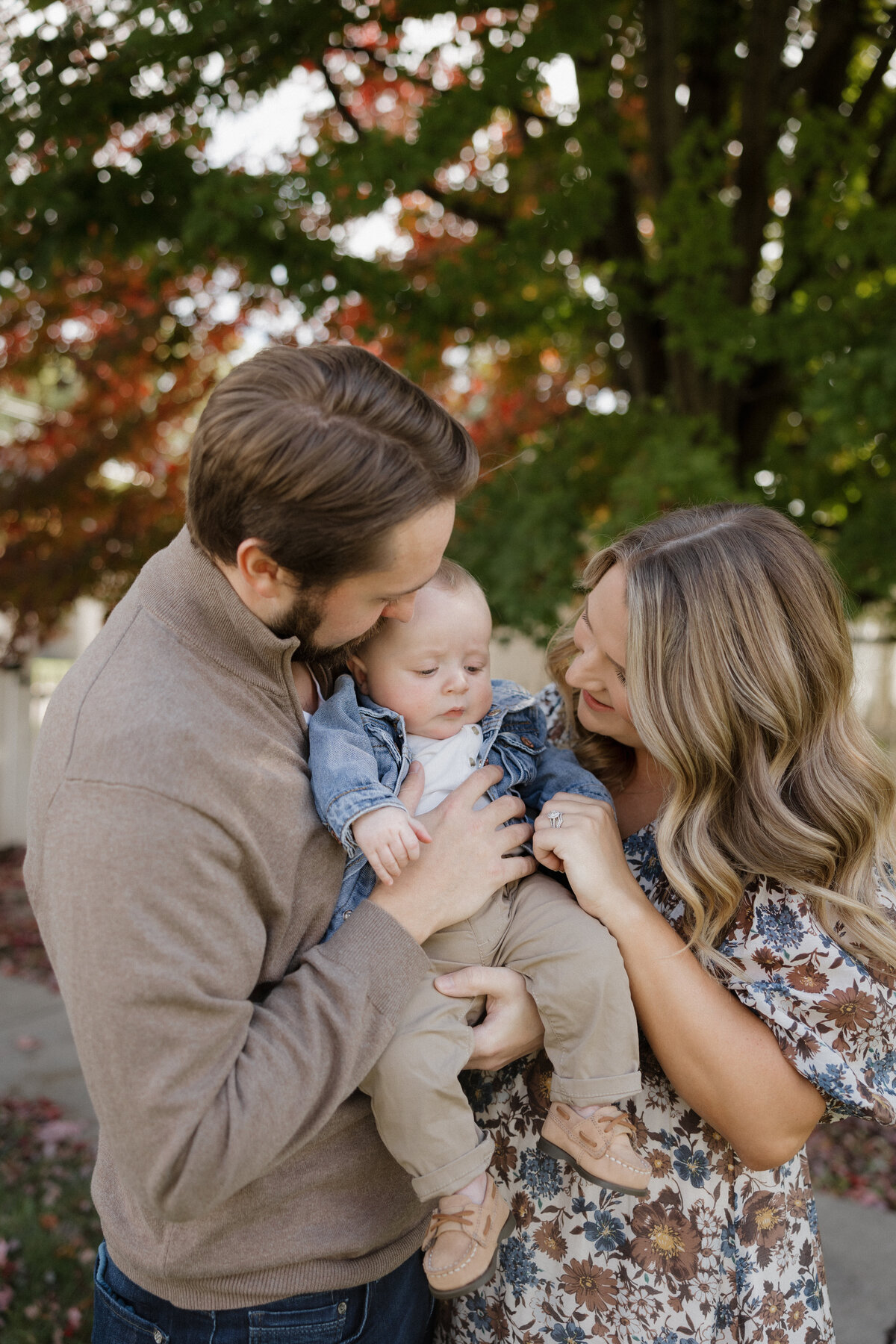 Indianapolis candid family photography parents with baby