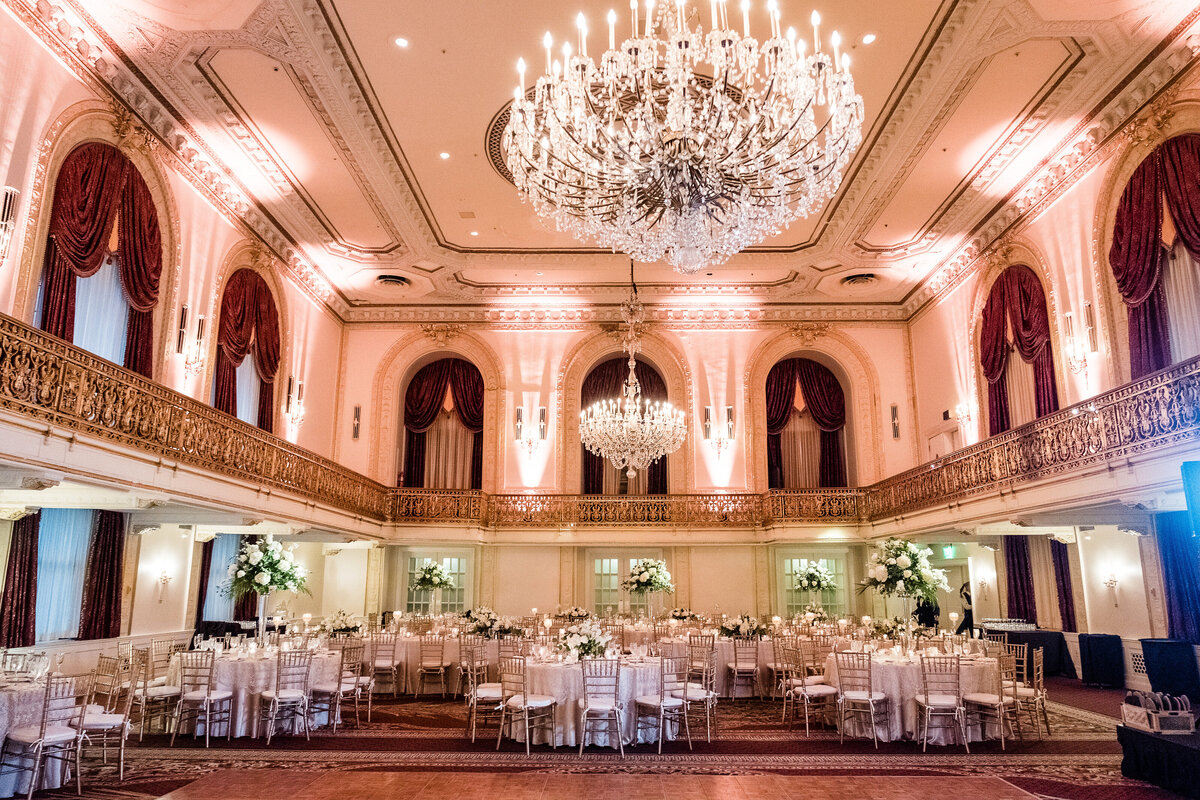 grand ballroom with large chandeliers at omni william penn grand balroom