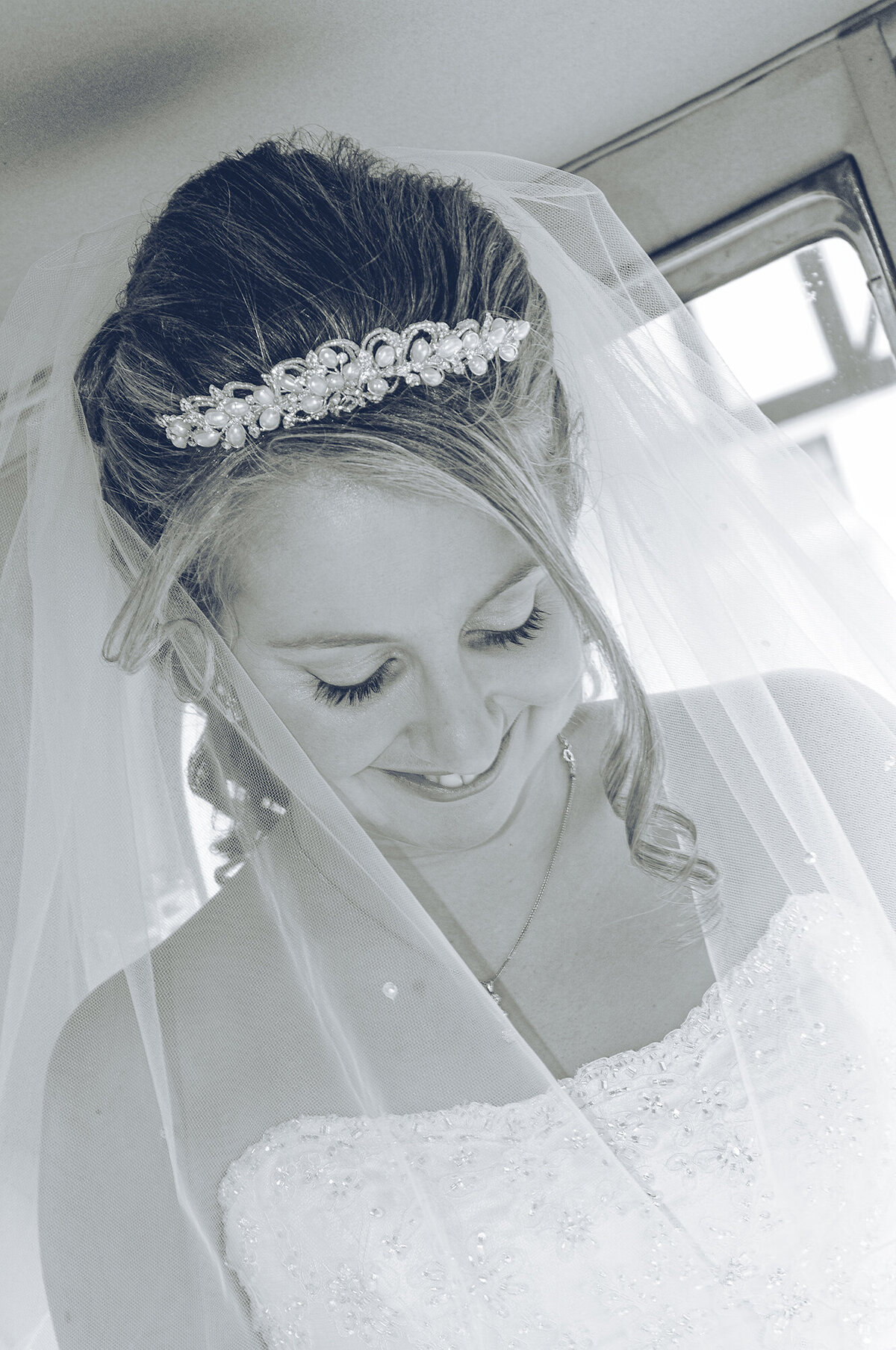 pro-story-photography_smiling-bride_happiest-day-of-life_B&W_mannamead-plymouth_devon