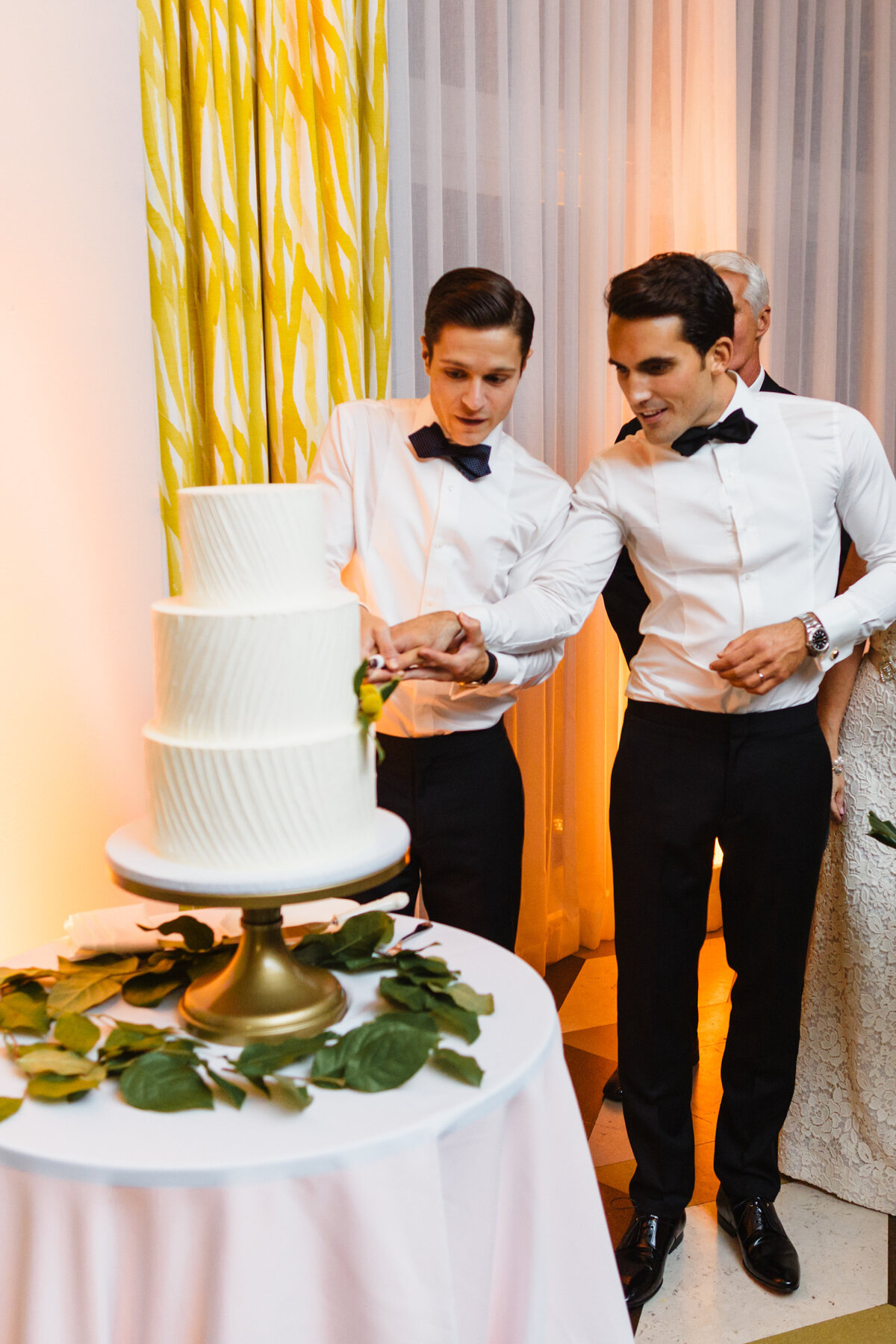 JayandWes_CakeCutting_01