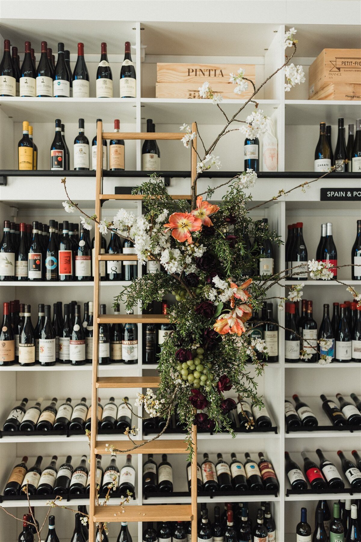 Styled shoot at Viaggio Wine Bar with baroque wedding inspiration