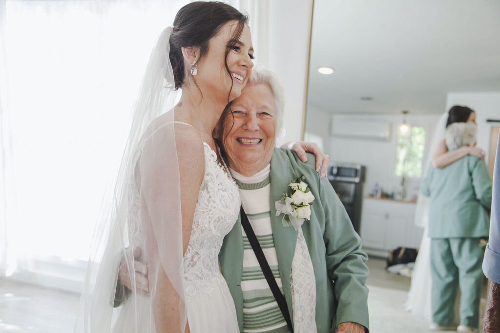 346 - HundredsofMoments-AmandaHughs-RyanDotson-GettingReadyBride-036-0696