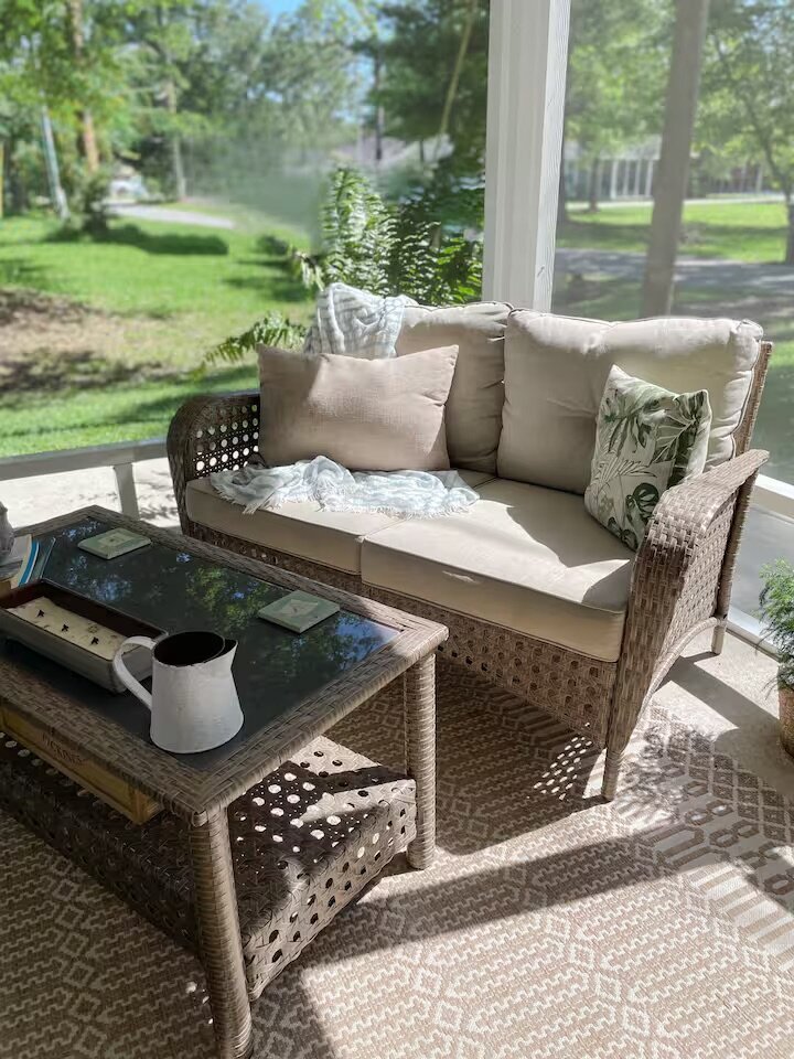 New back screened porch furniture