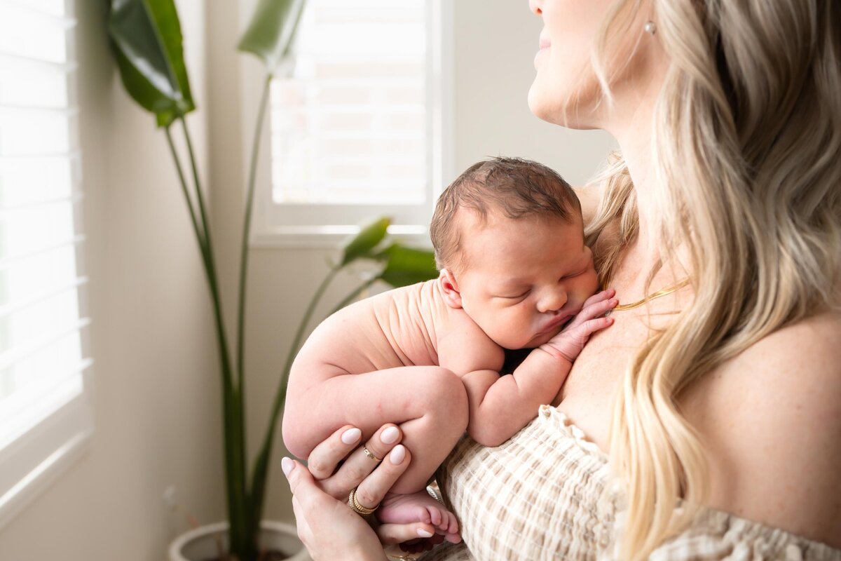 newborn-scrunch-portrait