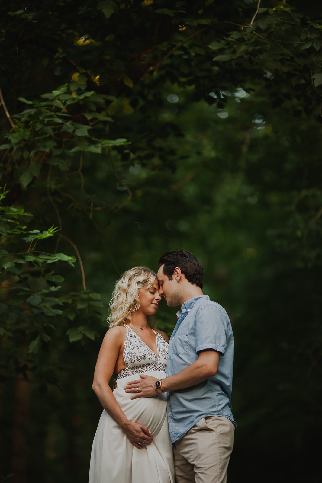 6_Maryland-Summer-Boho-White-Dress-Maternity-Couple-Woods