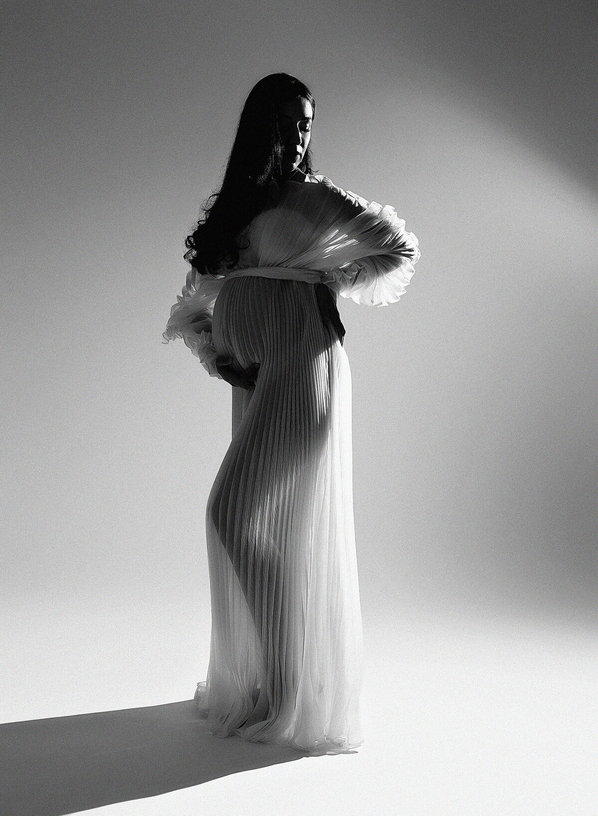portrait photographer Syracuse, pregnancy, mom, baby, fine art, pregnancy photos, photography, belly, backdrop, studio, white

