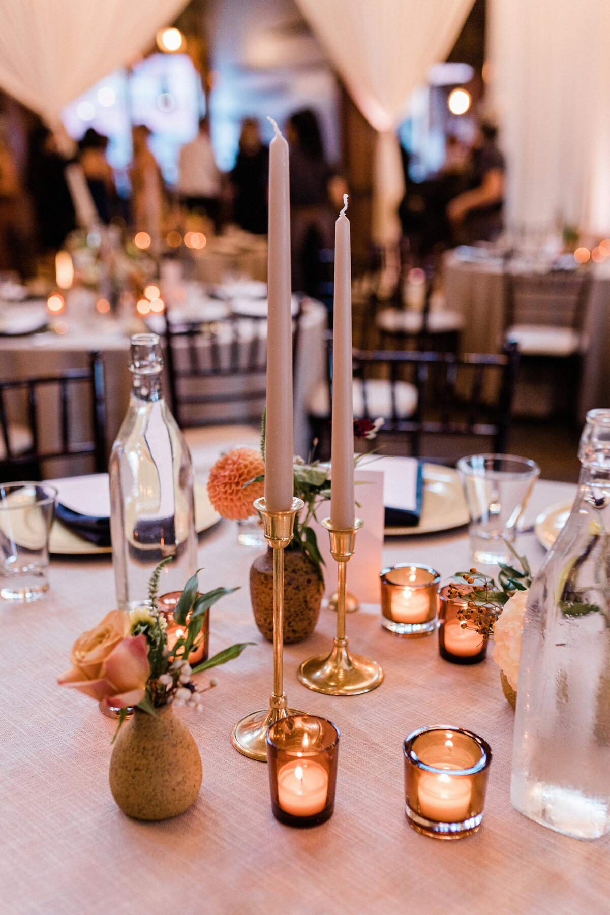 Sodo-Park-Seattle-Wedding-Florist-Lilyput-Amber-Glass-Taupe-Orange-Cream-Table-Decor