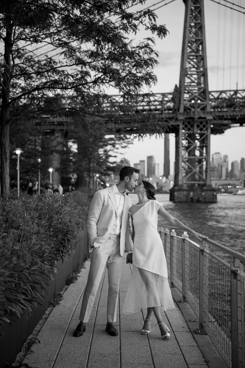 williamsburg.dominopark.engagementphotos.-25