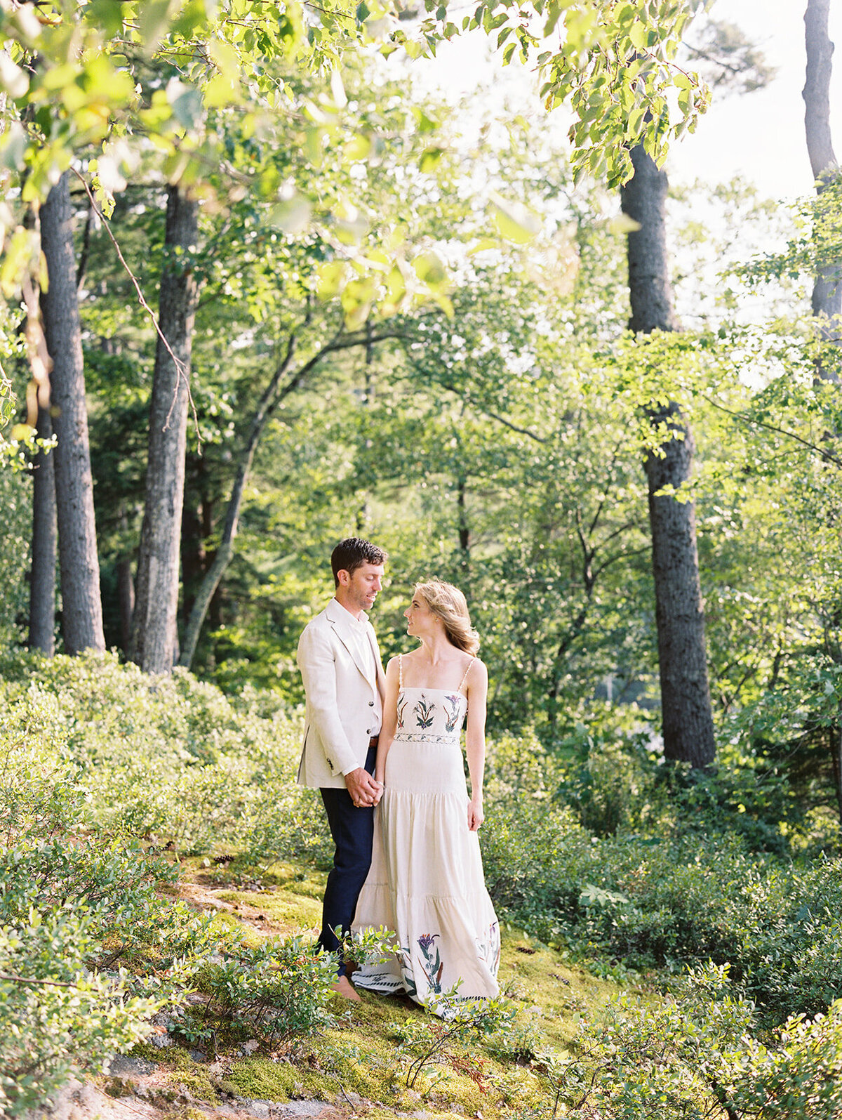 bride-groom-outdoors
