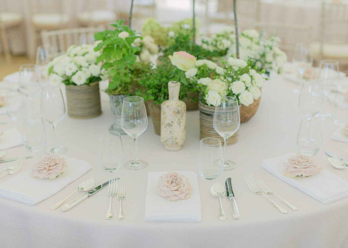 chloe-winstanley-weddings-john-carter-flowers-tablescape
