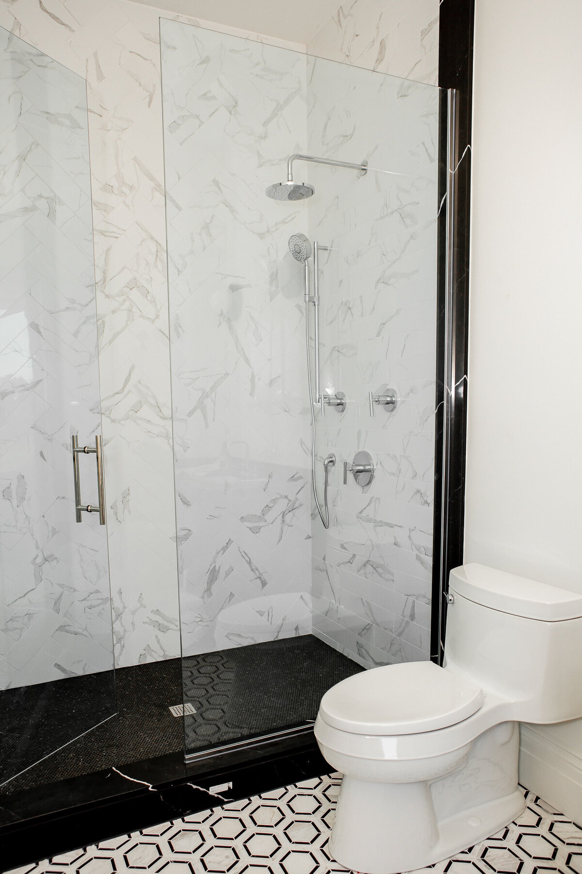Black and white Bathroom-W.C Craftsman